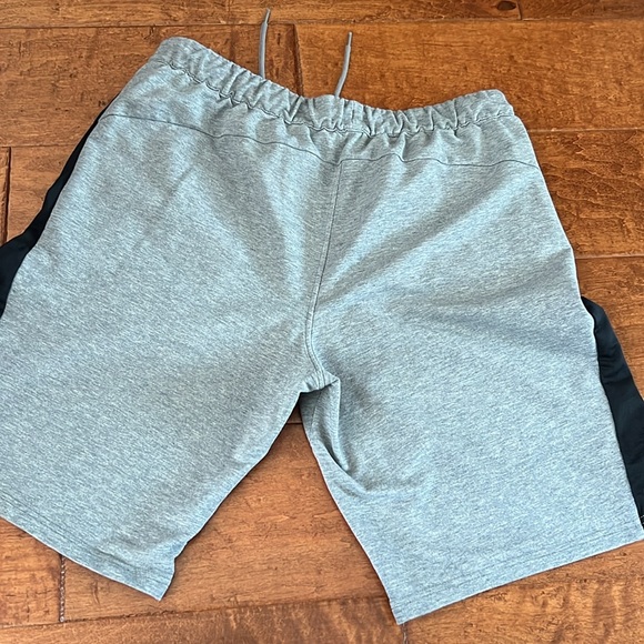 Puma Men’s athletic shorts with pockets gray/ black elastic inner band Large - Picture 10 of 16